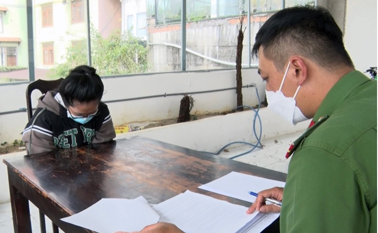 Bắt tạm giam đối tượng chuyên lừa đảo du khách