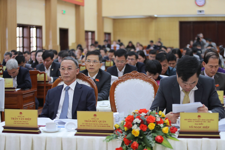Các đại biểu tham dự kỳ họp. Ảnh: Nguyệt Thu - Chính Thành