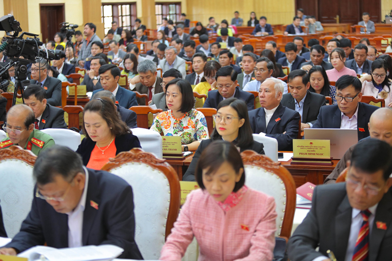 Các đại biểu tham dự kỳ họp. Ảnh: Nguyệt Thu - Chính Thành