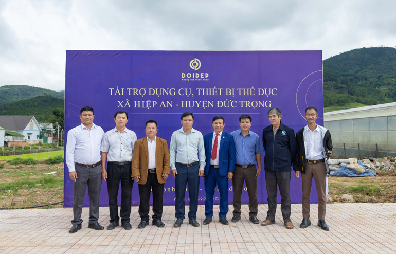 Tiếp nhận dụng cụ, thiết bị thể dục thể thao ngoài trời
