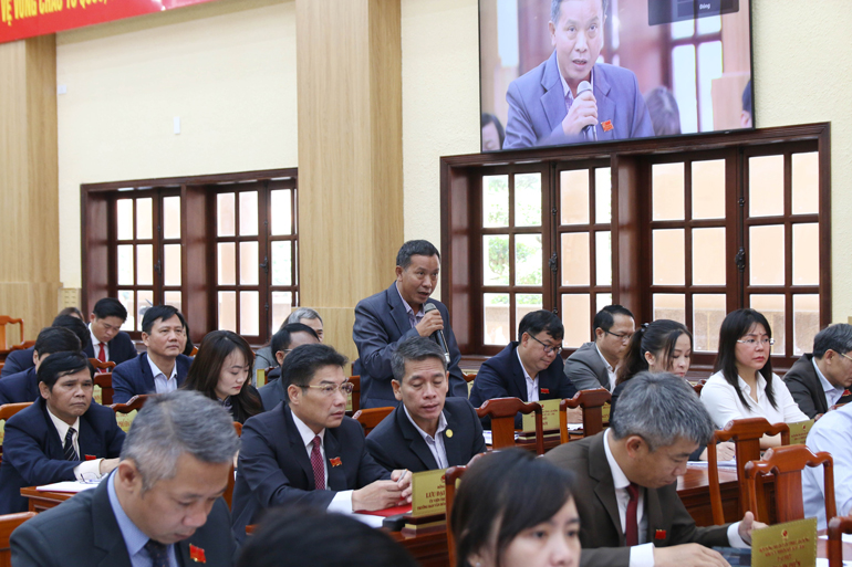 Đại biểu HĐND tỉnh chất vấn nội dung về đầu tư xây dựng nhà ở xã hội và những bất cập về cấp phép xây dựng trên địa bàn