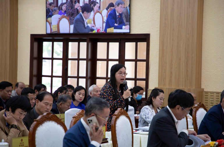 Đại biểu HĐND tỉnh chất vấn nội dung liên quan đến lĩnh vực lao động, thương binh và xã hội
