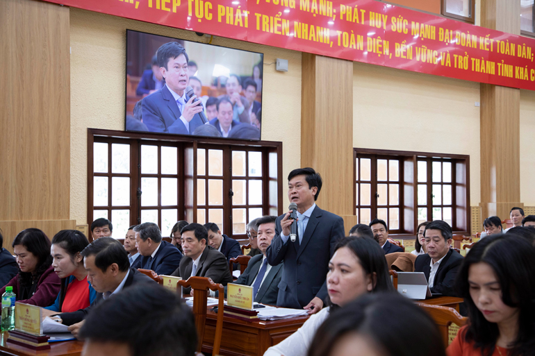 Giám đốc Sở Y tế Lâm Đồng Nguyễn Đức Thuận trả lời chất vấn