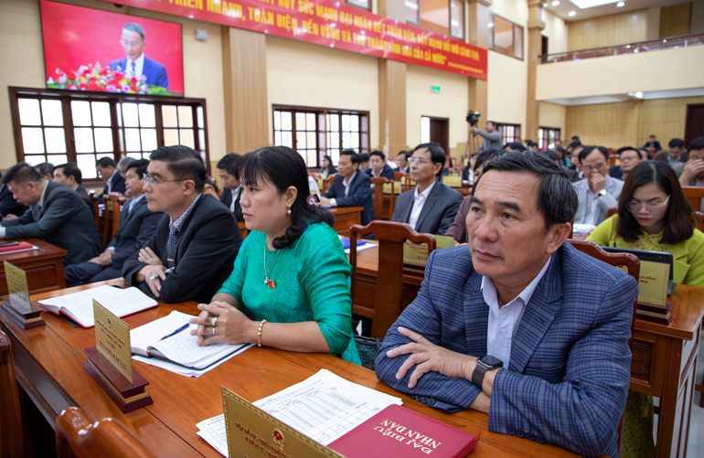 Các đại biểu tham dự phiên họp chất vấn