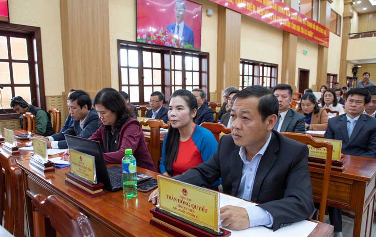 Các đại biểu tham dự phiên họp chất vấn