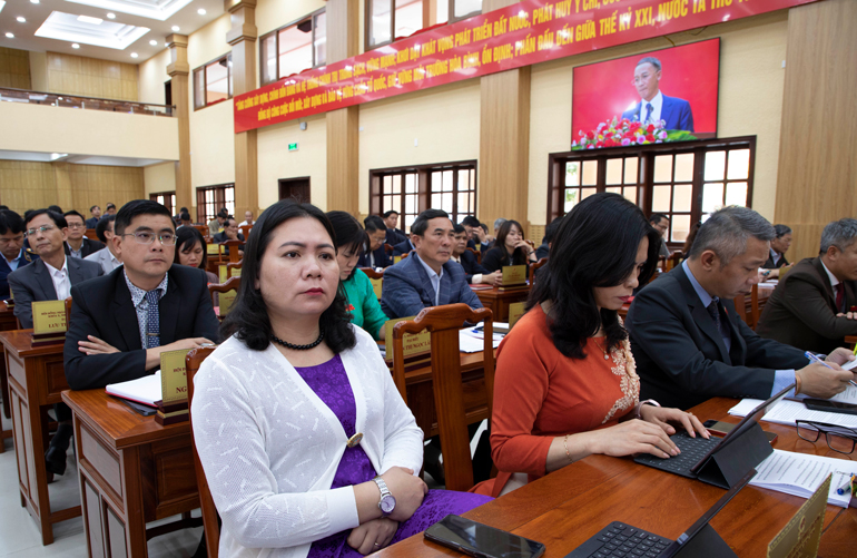 Các đại biểu tham dự phiên họp chất vấn