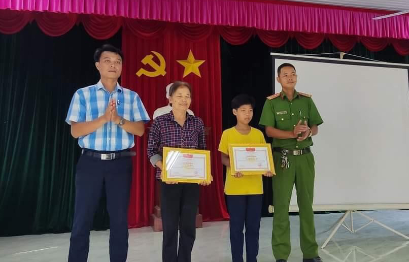 Cát Tiên: Tuyên dương, khen thưởng đột xuất 2 tấm gương người tốt, việc tốt