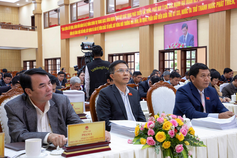 Các đại biểu dự kỳ họp