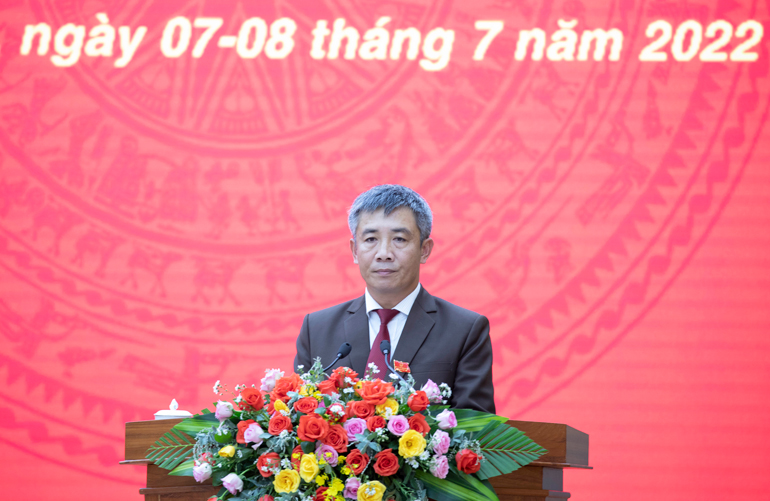 Giám đốc Sở Kế hoạch và Đầu tư trình bày 8 dự thảo nghị quyết về đầu tư