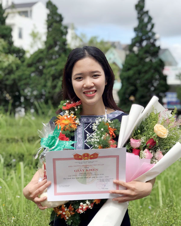 Nữ sinh xuất sắc người K'Ho