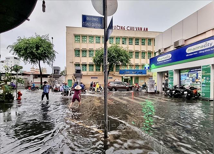 Thời tiết ngày 13/7: Nhiều khu vực trên cả nước có mưa dông, biển động mạnh