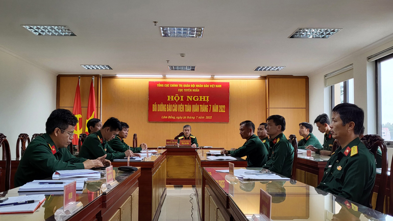 Hội nghị báo cáo viên toàn quân tháng 7