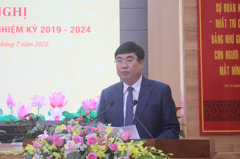 Đồng chí Trần Đình Văn – Phó Bí thư Thường trực Tỉnh ủy, Trưởng Đoàn ĐBQH phát biểu chỉ đạo tại hội nghị