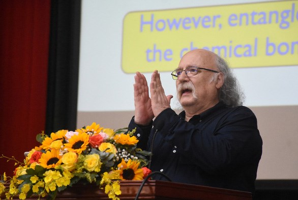 Giáo sư đoạt giải Nobel chia sẻ 'bí quyết' nghiên cứu khoa học