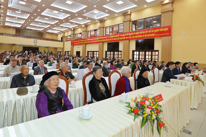 Các đại biểu là Mẹ Việt Nam Anh hùng, người có công với cách mạng tham dự buổi gặp mặt