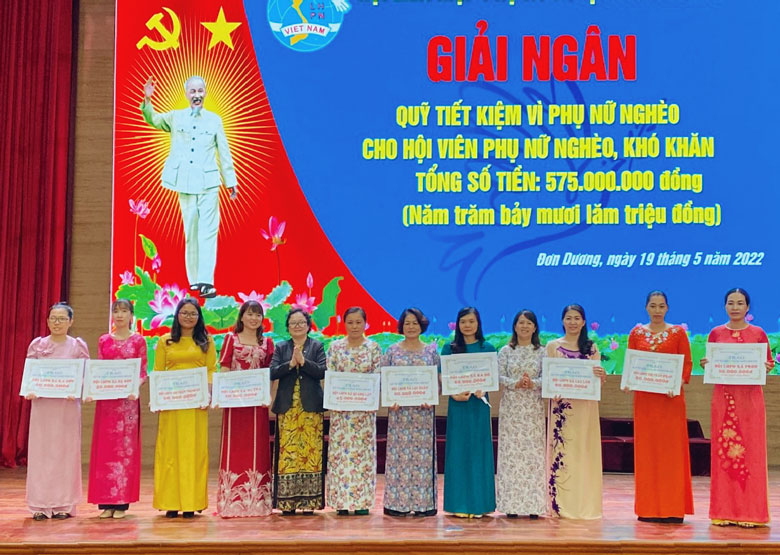 Phụ nữ Đơn Dương: Tròn cả hai ''vai''