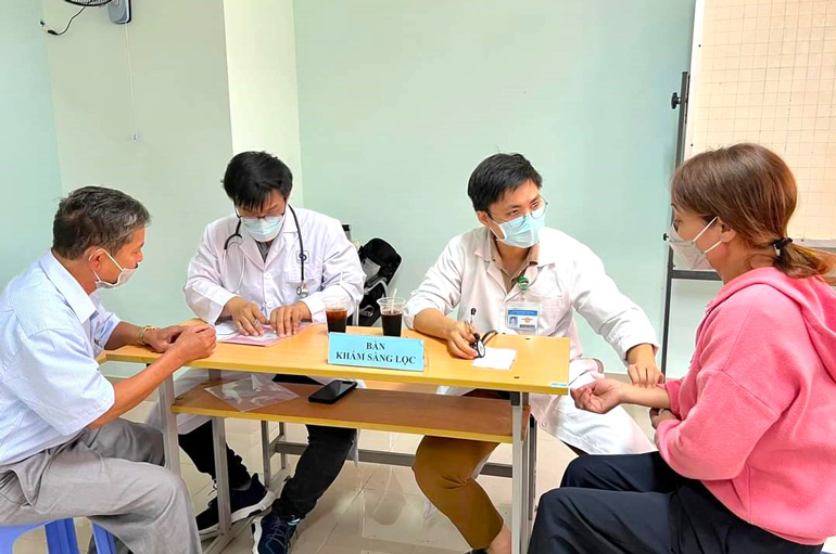 Khám sàng lọc bệnh tim cho hơn 170 người
