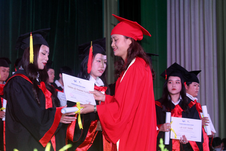 Tri ân và trưởng thành