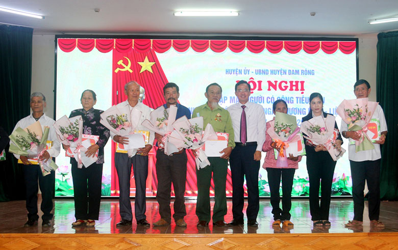 Đam Rông: Gặp mặt người có công tiêu biểu