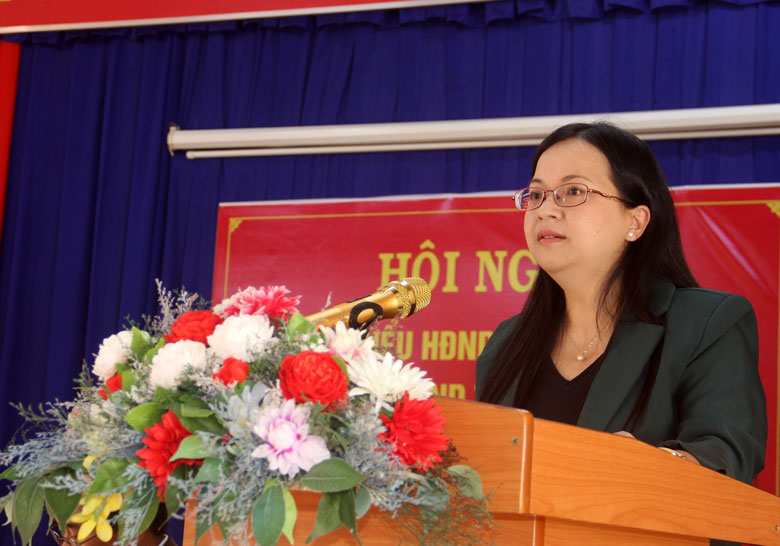 Đại biểu HĐND tỉnh thông tin đến cử tri kết quả kỳ họp thường lệ giữa năm 2022