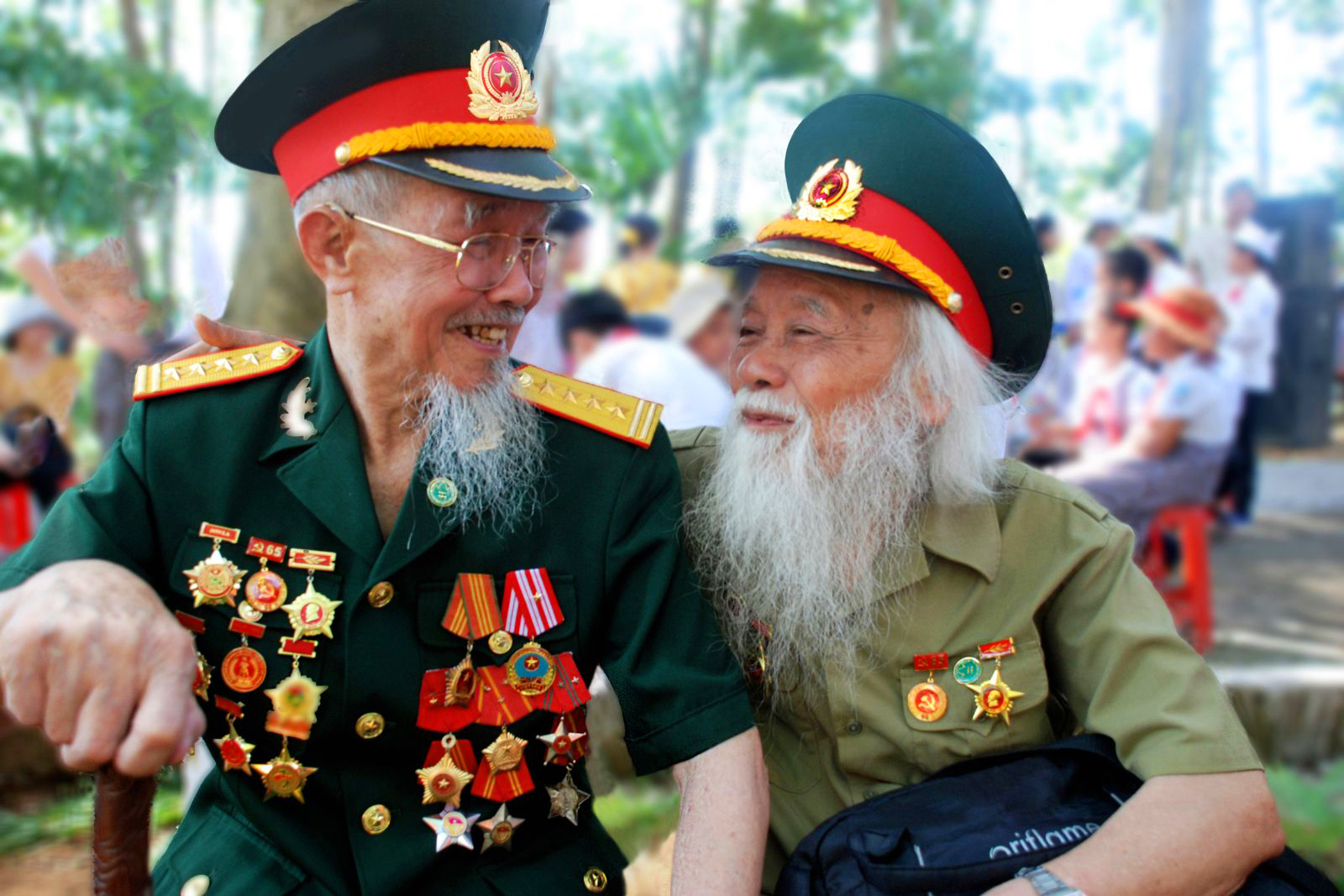 Những thành tựu phát triển kinh tế - xã hội của đất nước ngày càng tạo điều kiện thuận lợi để toàn Đảng, toàn dân và toàn quân chăm lo tốt hơn đời sống vật chất và tinh thần đối với người có công