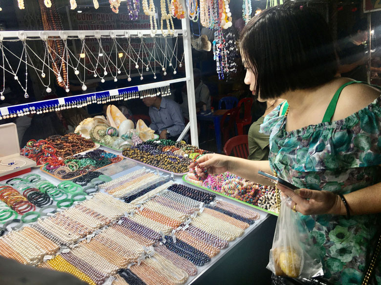Cầu kỳ các loại trang sức từ vỏ ốc, ngọc trai
