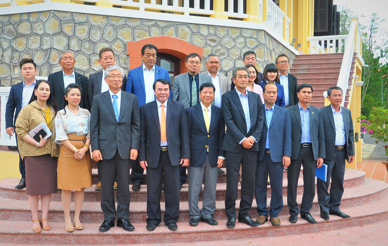 Đoàn công tác thành phố Yachiyo cùng chụp hình lưu niệm với UBND tỉnh Lâm Đồng 