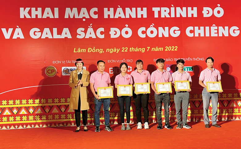 Dấu ấn 10 năm Hành trình đỏ Lâm Đồng