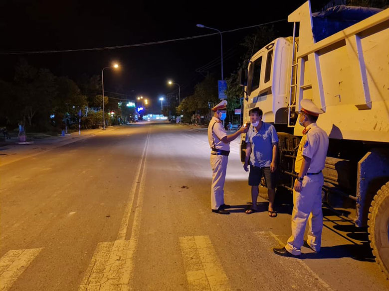Cát Tiên: Xử phạt hàng chục trường hợp vi phạm nồng độ cồn, xe cơi nới thùng xe sai quy định