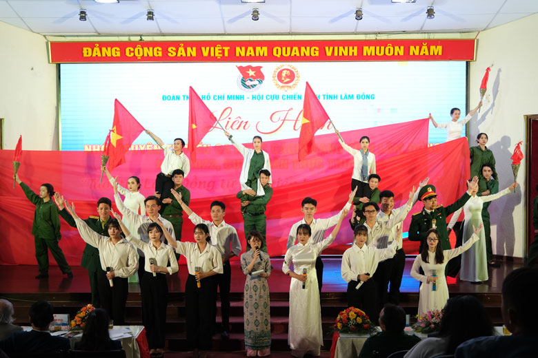 Các tiết mục đến từ Liên quân Trường Đại học Đà Lạt - Cao đẳng Y tế Lâm Đồng - Cao đẳng Kinh tế kỹ thuật Lâm Đồng