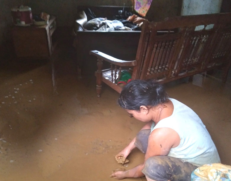 Tài sản, vật dụng của người dân bị nước lũ nhấn chìm làm hư hỏng