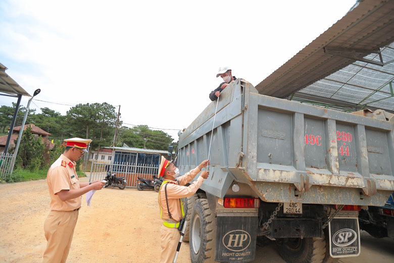 Xe cơi nới thành thùng, chở quá tải vắng bóng trên các tuyến đường Đà Lạt