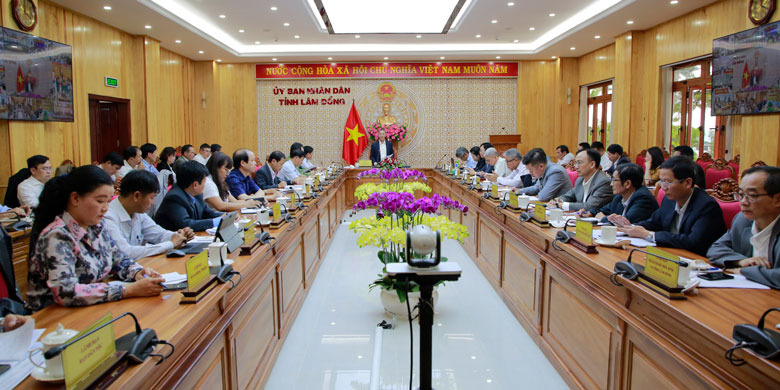 UBND tỉnh họp đánh giá tình hình kinh tế - xã hội tháng 7 và 7 tháng đầu năm