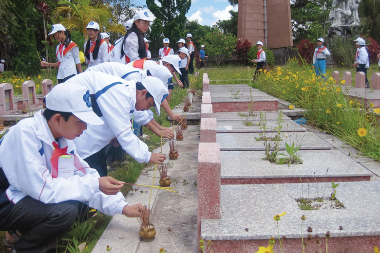 Tư tưởng Hồ Chí Minh về công tác chăm sóc người có công