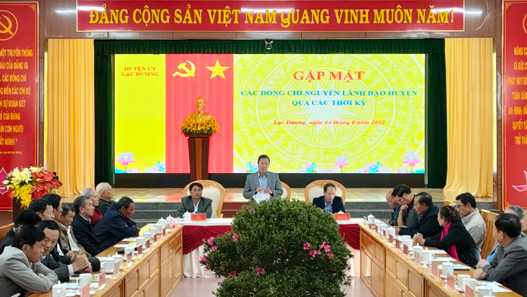 Lạc Dương: Gặp mặt nguyên lãnh đạo huyện qua các thời kỳ