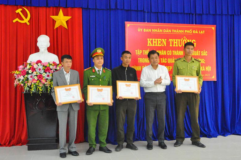 Đà Lạt: Khen thưởng cho công tác quản lý bảo vệ rừng và có hành động cử chỉ đẹp trong đời sống