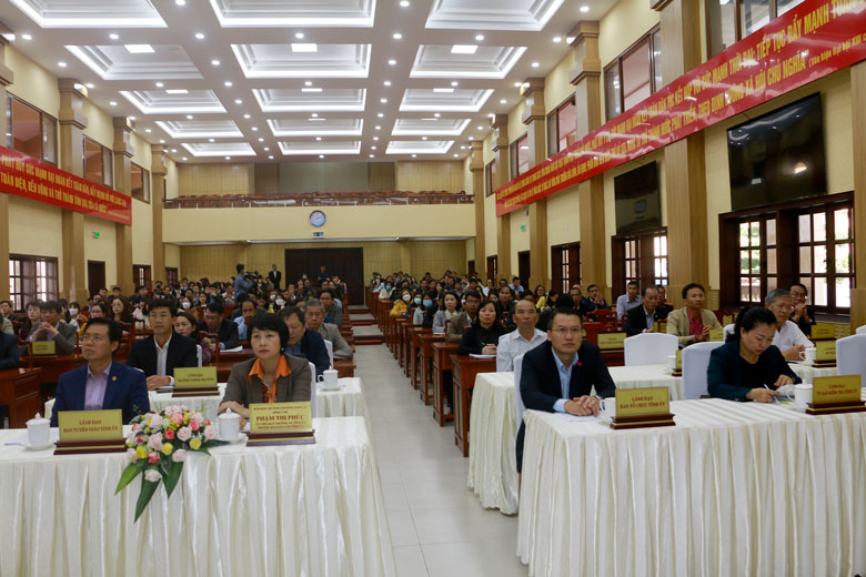 Các đại biểu tham dự hội nghị