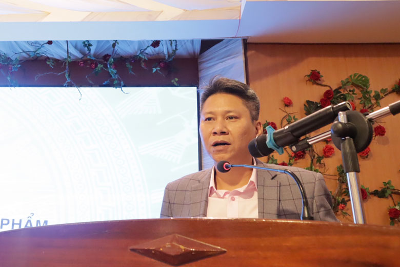 Đại diện Hội Nhà báo Lâm Đồng tham luận tại hội nghị