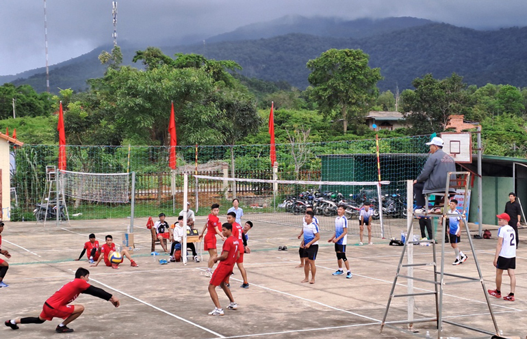 100 vận động viên trong Cụm tham gia giao lưu thể thao