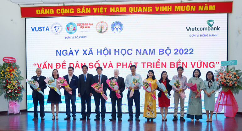Dân số và phát triển bền vững