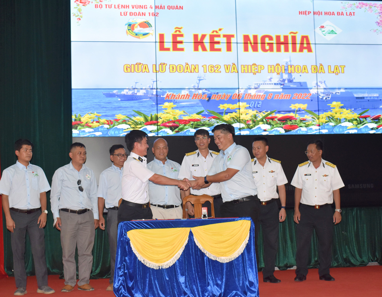 Khánh thành Nhà màng nông nghiệp trồng rau sạch tại Vùng 4 Hải Quân