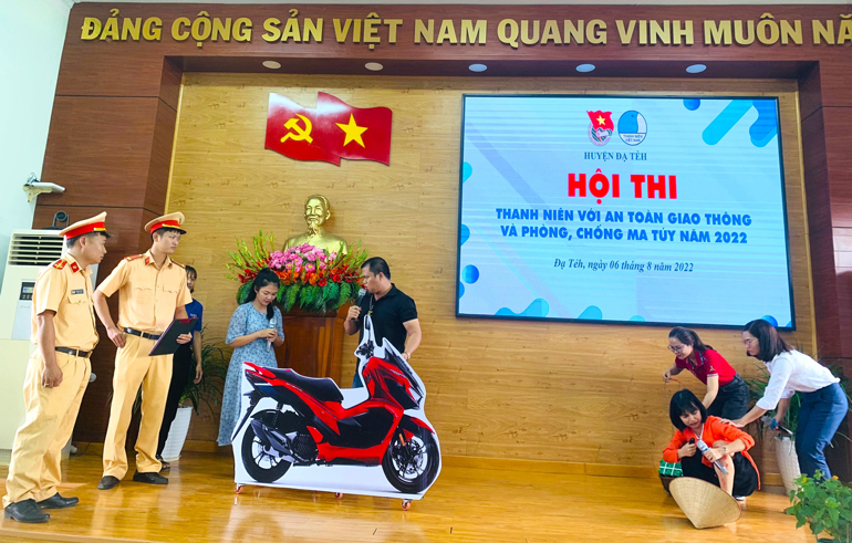 Đạ Tẻh: Sôi nổi Hội thi ''Thanh niên với ATGT và phòng, chống tệ nạn ma túy''