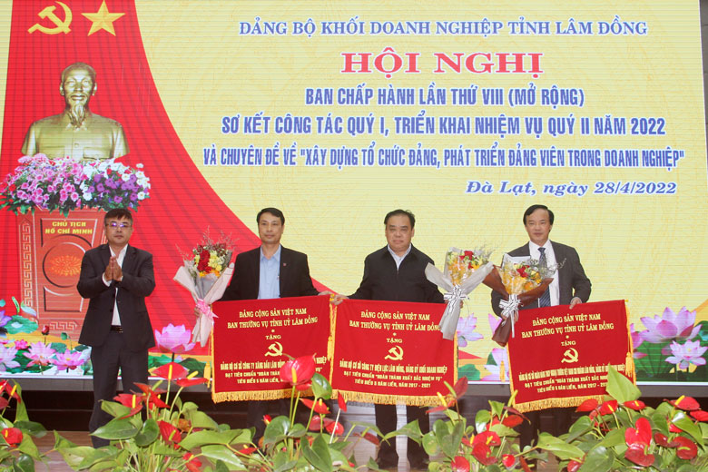 Nâng cao năng lực lãnh đạo của tổ chức Đảng trong khối doanh nghiệp