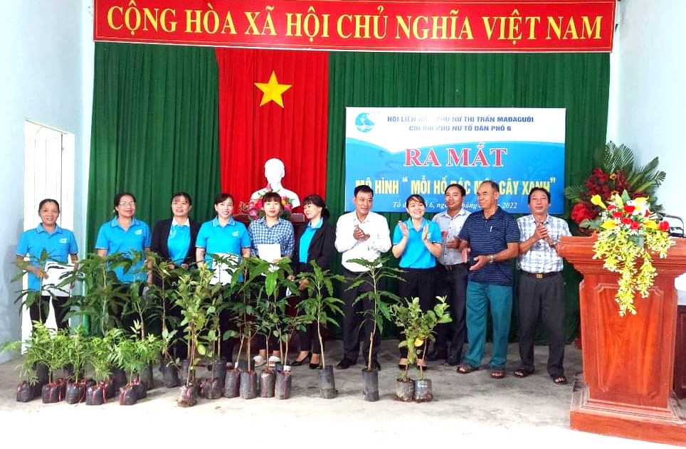 Đạ Huoai: Ra mắt mô hình ''Mỗi hố rác một cây xanh''