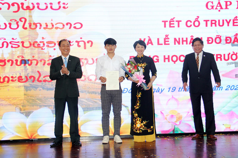 Mái ấm của sinh viên Lào nơi xứ hoa anh đào