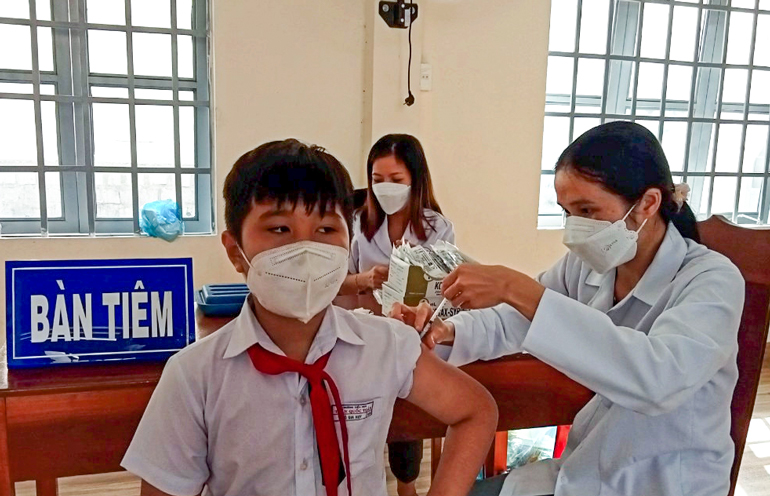 Đạ Huoai: Đẩy nhanh tiến độ tiêm vắc xin phòng Covid-19