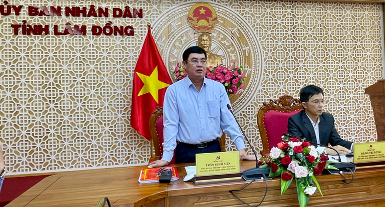 Đồng chí Trần Đình Văn - Phó Bí thư Thường trực Tỉnh ủy, Trưởng đoàn ĐBQH đơn vị tỉnh Lâm Đồng phát biểu chỉ đạo tại hội nghị