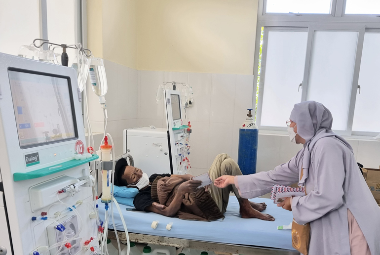 Trao 135 phần quà cho bệnh nhân nặng đang điều trị tại bệnh viện