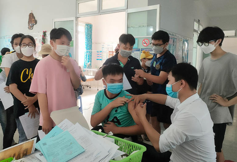 Đức Trọng đẩy nhanh tiến độ tiêm vắc xin phòng Covid-19 và phòng, chống các loại dịch bệnh khác