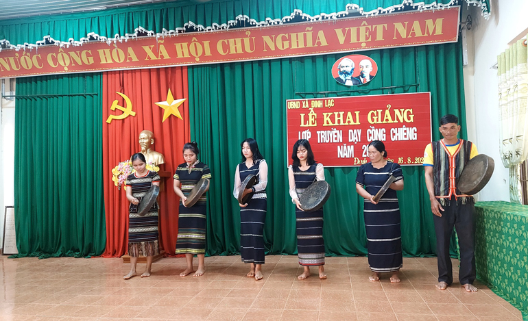 Di Linh: Mở lớp truyền dạy cồng chiêng cho thanh niên